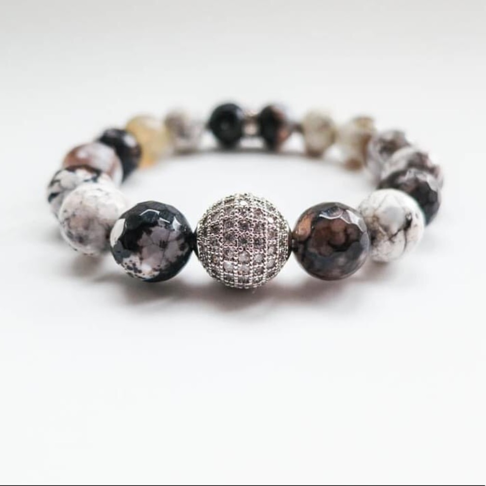 Bracelet. Beaded bracelet.